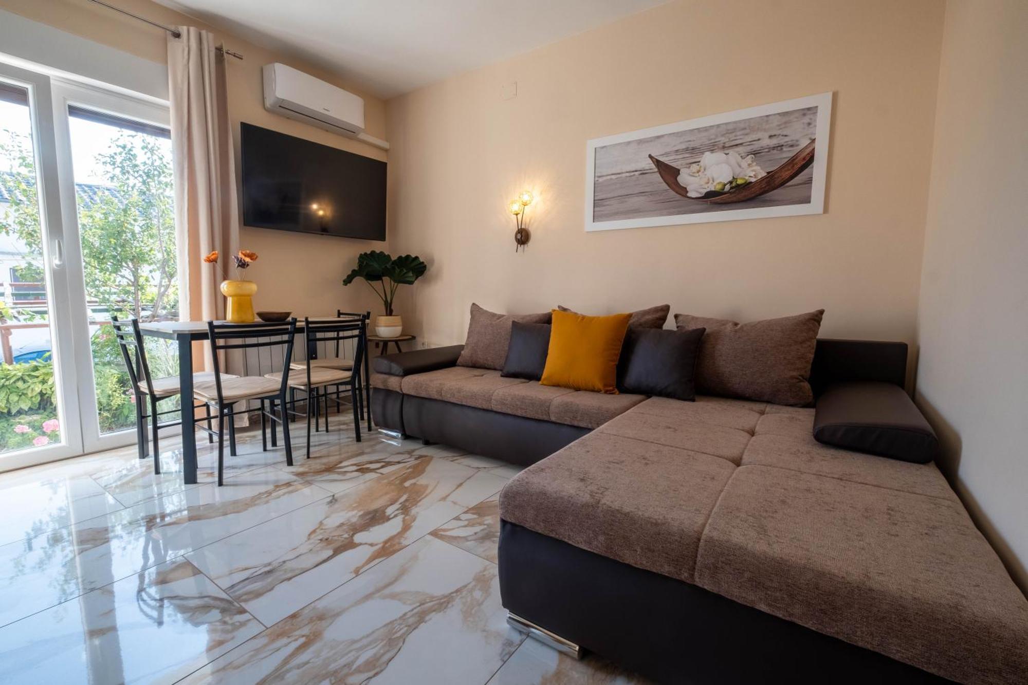 Premium Relax Rooms 诺维·维诺多尔斯基 外观 照片